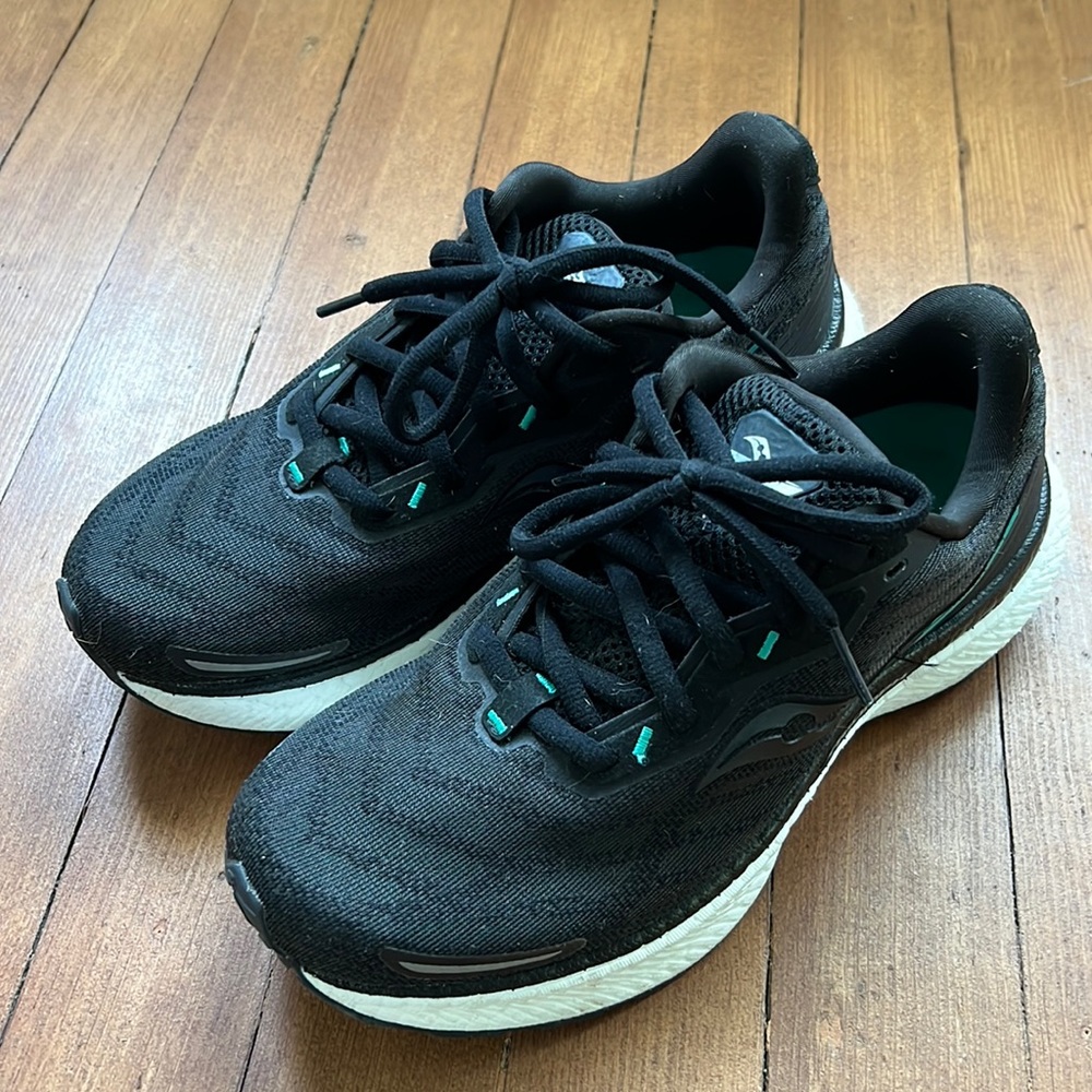 Ladies Saucony Triumph Sneakers